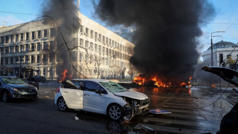 Coches ardiendo en Kiev