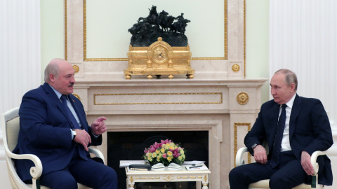 El presidente de Bielorrusia, Alexander Lukashenko, durante un encuentro con Vladimir Putin en Moscú. Fotografía del pasado día 11.