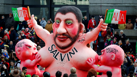 Parodia de Salvini durante el carnaval de la ciudad alemana de Dusseldorf. - REUTERS