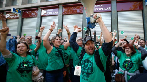 Activistas de la PAH durante una de sus protestas