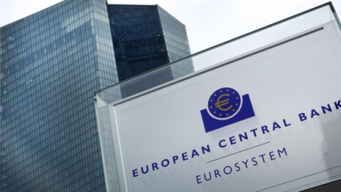 El Banco Central Europeo impulsa una nueva oleada de fusiones bancarias transnacionales en la UE.