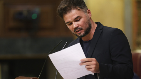 El portavoz parlamentario de ERC en el Congreso, Gabriel Rufián, interviene durante una sesión plenaria en el Congreso de los Diputados, a 13 de octubre de 2022, en Madrid (España).