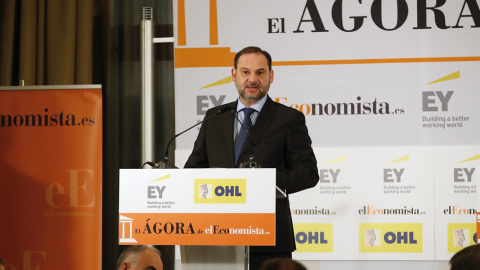 El ministro de Fomento y secretario de Organización del PSOE, José Luis Ábalos, durante su intervención en El Ágora de elEconomista. EFE/J.P. Gandul