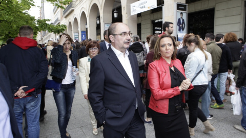 El presidente del Gobierno de Aragón, Javier Lambán, y la consejera de Educación, Mayte Pérez. / Aragonhoy.net