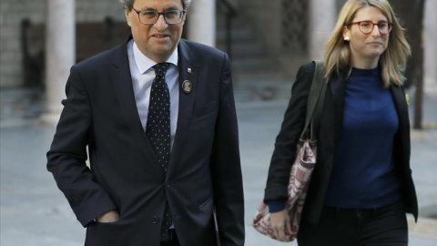 11/12/2018.- El presidente de la Generalitat, Quim Torra, acompañado por la consellera de Presidencia, Elsa Artadi, a su llegada a la reunión semanal del Govern celebrada hoy, tras la polémica por su llamamiento a seguir la vía eslovena hacia la indep