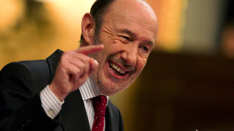 Fotografía del  ex secretario general del PSOE, Alfredo Perez Rubalcaba, en una intervención en el Pleno del Congreso en febrero de 2014. REUTERS/Sergio Perez