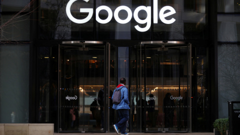 Entrada de una de las oficinas de Google - Reuters/Hannah McKay