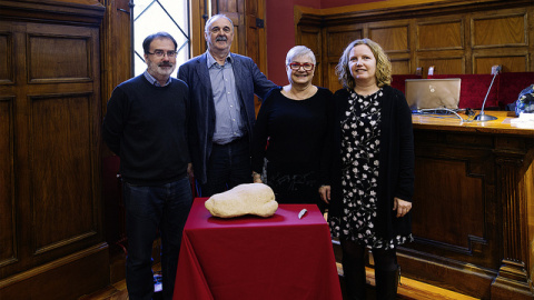 De izquierda a derecha: Jordi Nadal, Josep Maria Fullola, Pilar García Argüelles e Inés Domingo.