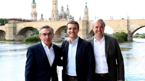 El presidente del PP, Pablo Casado, durante su intervención en la presentación hoy en Zaragoza del programa electoral europeo para las elecciones del 26 de mayo junto a los candidatos del partido a la Presidencia del Gobierno de Aragón, Luis María Bea