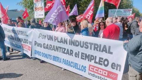 Concentración de trabajadores de Bimbo en Paracuellos de Jarama.