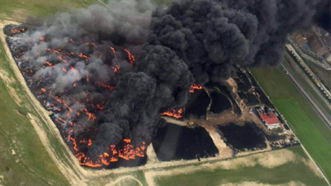 Foto aérea del incendio del cementerio de ruedas de la localidad toledana de Seseña