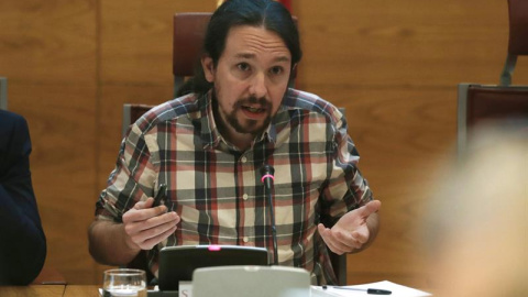 El secretario general de Podemos, Pablo Iglesias, comparece en la Comisión de investigación sobre la financiación de los partidos políticos, esta mañana en el Senado. EFE/J.J. Guillen