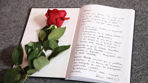 Mensaje que el presidente del Gobierno y secretario general del PSOE, Pedro Sánchez ha escrito en el libro de condolencias por el fallecimiento de Alfredo Pérez Rubalcaba. /PSOE