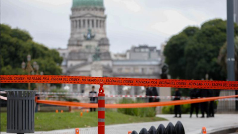 09/05/2019 - Vista de la zona acordonada cerca del Congreso de la Nación, donde fue atacado el diputado argentino Héctor Olivares, de la Unión Cívica Radical (UCR) | EFE