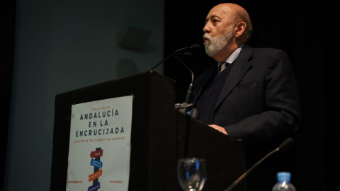 El presidente del Centro de Investigaciones Sociológicas, José Félix Tezanos, durante su intervención en el acto 'Andalucía en la encrucijada: Encuestas en tiempos de cambio'. /TWITTER