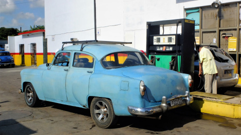 Fotografía de una gasolinera en Cuba.