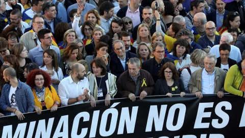 El president de la Generalitat, Quim Torra; la presidenta de l'ANC, Elisenda Paluzie; el vicepresident d'Òmniun Cultural, Marcel Mauri entre els manifestants a Madrid pel dret a decidir. EFE / J.J. GUILLÉN