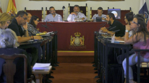 El alcalde de La Laguna, José Alberto Díaz Domínguez, durante un pleno municipal.EFE