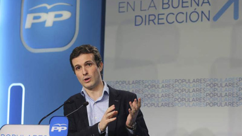 El portavoz del Comité de Campaña del Partido Popular, Pablo Casado, durante la rueda de prensa que ofreció hoy en la sede del PP en Génova. /EFE