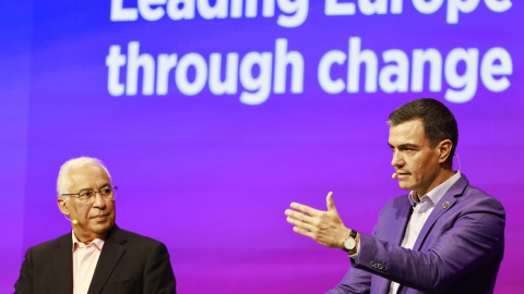 El Presidente de España, Pedro Sánchez, y el Primer Ministro de Portugal, Antonio Costa, asisten a un panel en el congreso del Partido de los Socialistas Europeos (PSE).