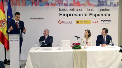 El presidente del Gobierno Pedro Sánchez, la ministra de Industria Reyes Maroto, y el presidente de la CEOE Antonio Garamendi, en una reunión con empresarios españoles que tienen intereses en Cuba. EFE/JuanJo Martin