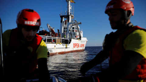 El barco de rescate de Proactiva Open Arms, en el Mediterráneo central.- REUTERS/ARCHIVO