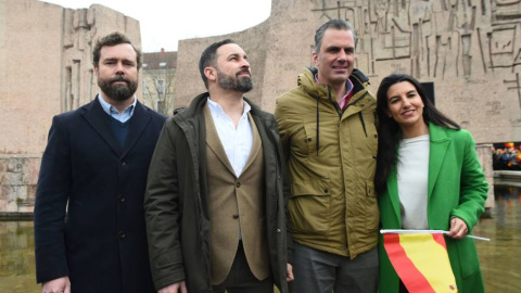 Iván Espinosa de los Monteros, Santiago Abascal, Javier Ortega Smith y Rocío Monasterio en la manifestación de Colón. /EFE