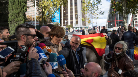 El humorista Dani Mateo realiza declaraciones a su salida del juzgado - EFE/Rodrigo Jiménez