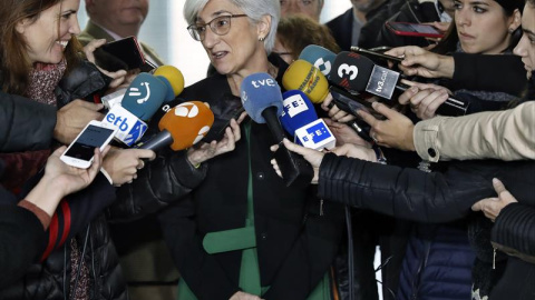 La fiscal general del Estado, María José Segarra, atiende a los medios de comunicación tras reunirse con la cúpula de la Fiscalía en Catalunya. /EFE