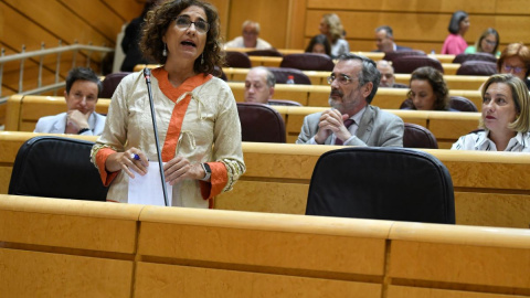 La ministra de Hacienda y Función Pública, María Jesús Montero, en una sesión de control al Gobierno en el Senado, a 4 de octubre de 2022, en Madrid.