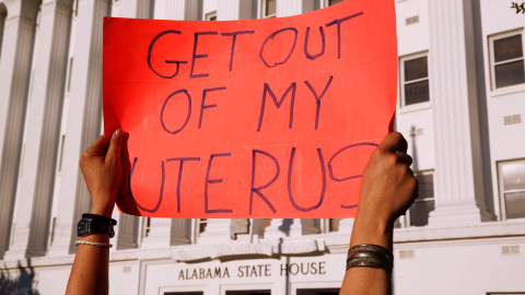 Protestas de mujeres sen Alabama. REUTERS