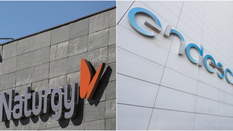 Los logos de las eléctricas Naturgy (antigua Gas Natural Fenosa) y Endesa, en sus sedes en Madrid. REUTERS