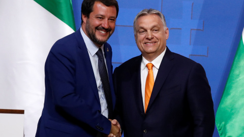 El viceprimer ministro italiano y titular de Interior, Matteo Salvini, con el primer ministro de Hungría, Viktor Orban, en una rueda de prensa en Budapest a comienzos de mayo.. REUTERS/Bernadett Szabo