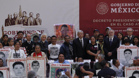 03/12/2018 - López Obrador en la firma del decreto para Comisión de la Verdad en Caso Ayotzinapa | EFE