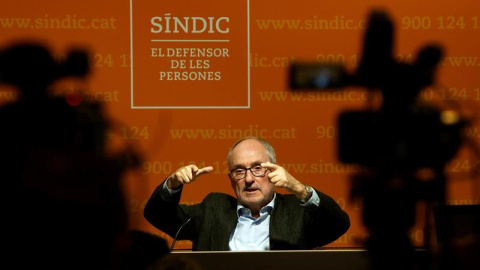 El Síndic de Greuges, Rafael Ribó, durante la rueda de prensa que ha ofrecido este miércoles