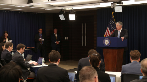 El presidente de la Reserva Federal de EEUU, Jerome Powell, durante la rueda de prensa posterior a la reunión de dos días del Comité de Mercado Abierto de la entidad, en Washington. REUTERS/Jonathan Ernst