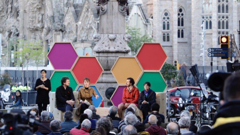 Acte electoral de BComú davant la Sagrada Família.