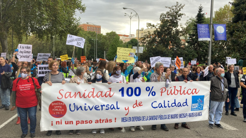 Miles de personas dicen "basta ya" en Madrid a la gestión de Ayuso contra la sanidad pública.