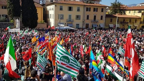 Una de las manifestaciones antifascistas en Italia.- @MARCOFURFARO