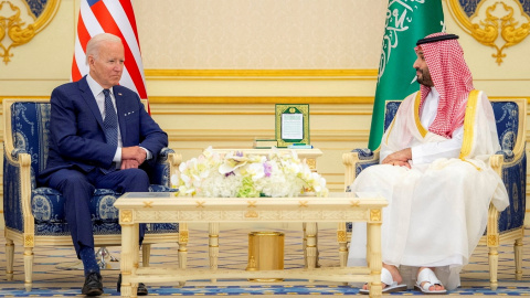 El príncipe heredero saudí Mohammed bin Salman con el presidente de EEUU, Joe Biden, en el Palacio Al Salman, a su llegada a Jeddah, Arabia Saudita, para una visita oficial el pasado mes de junio