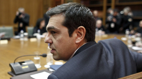 El primer ministro griego, Alexis Tsipras, en la reunión de su Gobierno en el edificio del Parlamento heleno. REUTERS/Kostas Tsironis