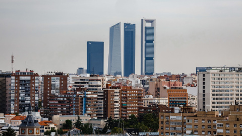 Vista de Madrid, con la Cuatro Torres Business Area al fondo. E.P./Carlos Luján