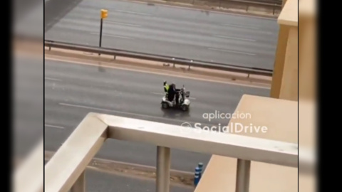 03/10/2022. Captura de vídeo del conductor circulando por la autovía A-7 de Málaga.