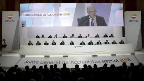 El presidente de Repsol, Antonio Brufau, durante su intervención en la junta de accionistas de la compañía. EFE/ Ballesteros