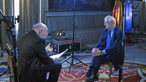 El ministre d'Afers Estrangers espanyol, Josep Borrell, durant l'entrevista de Tim Sebastian, al programa DW Conflict Zone. DW