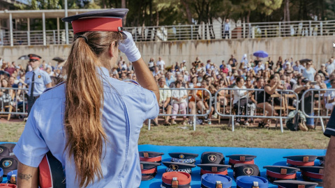 Per continuar avançant en la feminització del cos policial, es reserva un 40% de les places per a dones