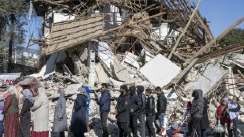 Turquía planea el derribo inmediato de 50.000 edificios dañados por el terremoto