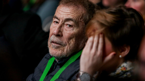 El escritor y tertuliano Fernando Sánchez Dragó, durante el acto central de la Asamblea General Ordinaria de Vox en el Palacio de Vistalegre, a 8 de marzo de 2020.