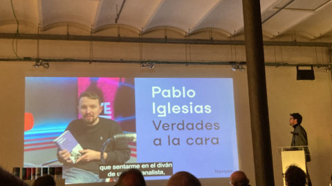 Pablo Iglesias, que també publica llibre amb Navona, va intervenir a l'acte per videoconferència.