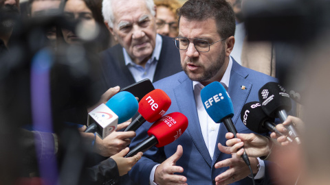 El presidente de la Generalitat catalana y candidato de ERC a la reelección, Pere Aragonès, durante declaraciones a los medios, este domingo